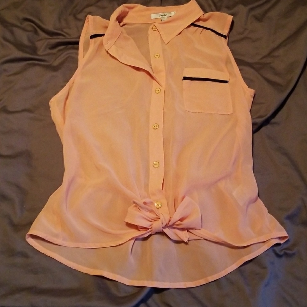 Sleeveless Salmon black lined shirt